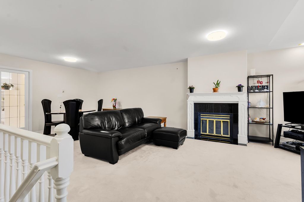 listing image 1109557565472776209