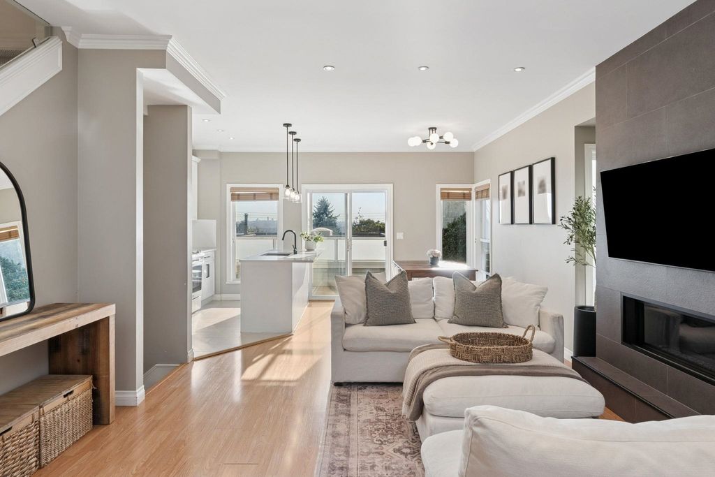 listing image 1102682654699094760