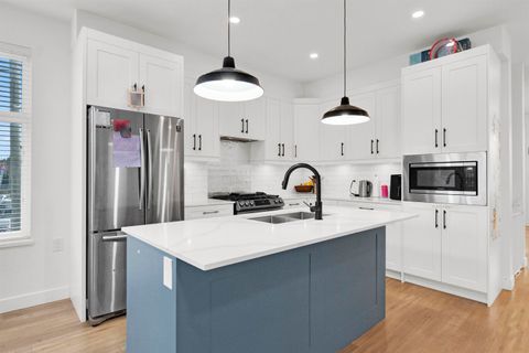 21688 52 Avenue 10 Langley BC V2Y 4K9