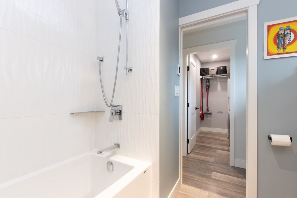 listing image 1105023575380547883