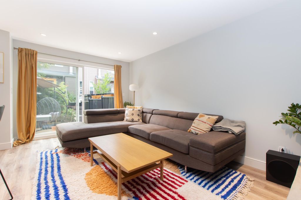 listing image 1103918062536356483