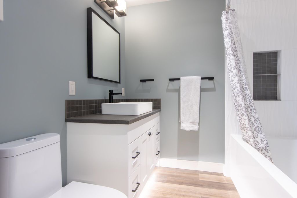 listing image 1103870269146572842