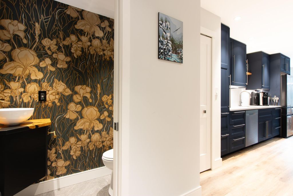 listing image 1103520806092649146