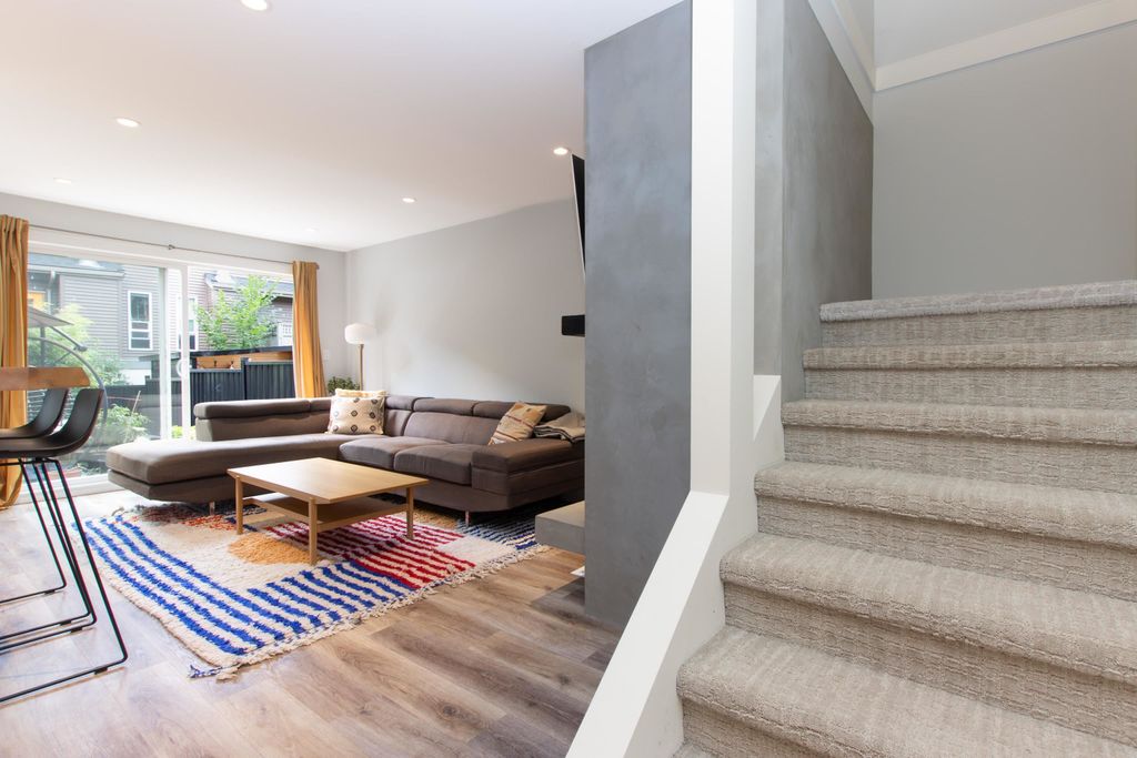 listing image 1100716000582254759