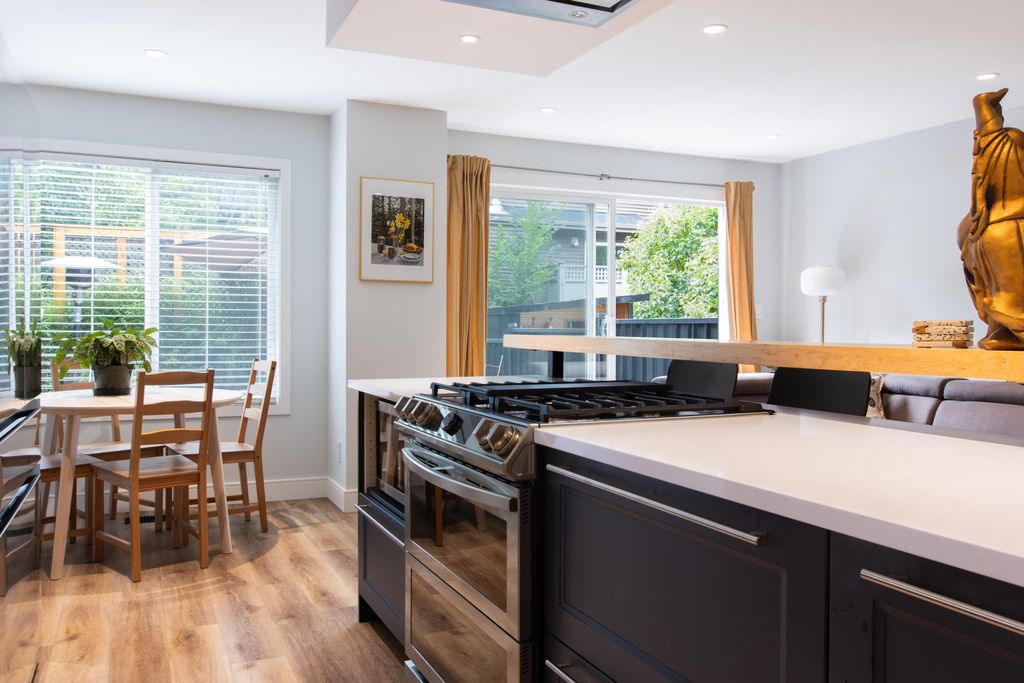 listing image 1105211524008643265