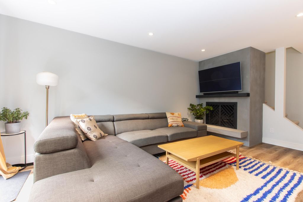 listing image 1108926263406497191