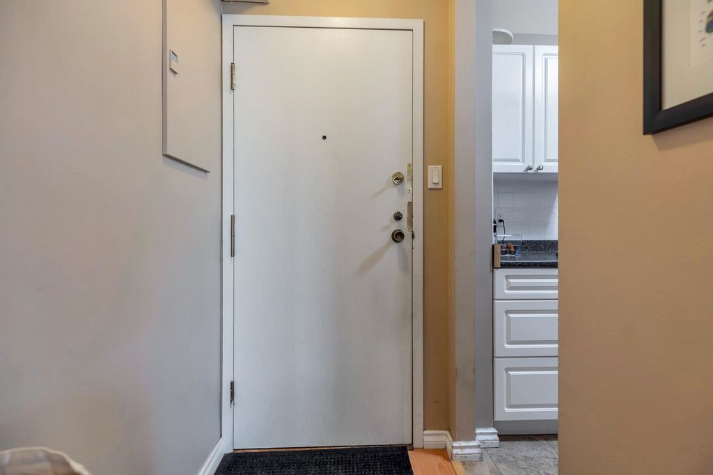 listing image 1104310848811351107