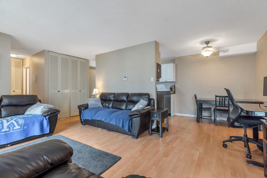 listing image 1102614633516697530