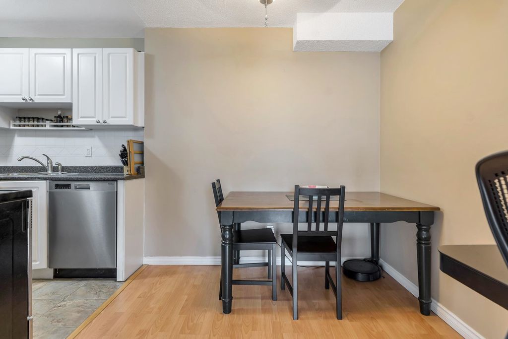 listing image 1102837276065952550