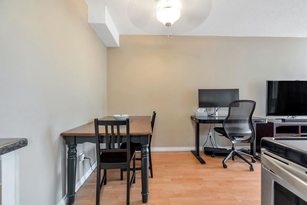 listing image 1102920747106345279