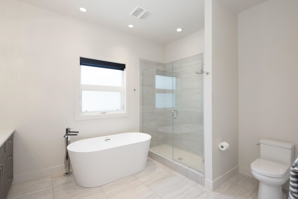 listing image 1106345723330614946
