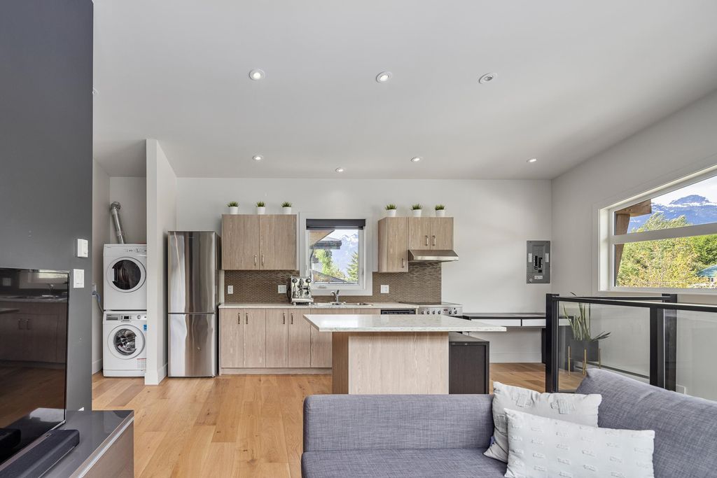 listing image 1107957793430306947