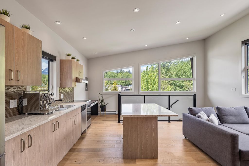 listing image 1103708224261271510