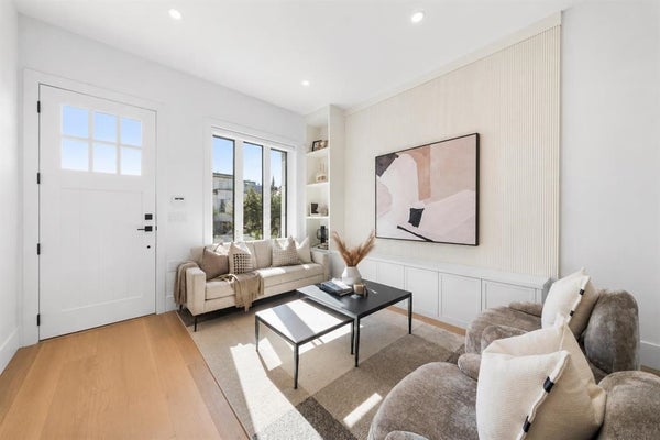 531 W 61 Ave, Vancouver, BC 2