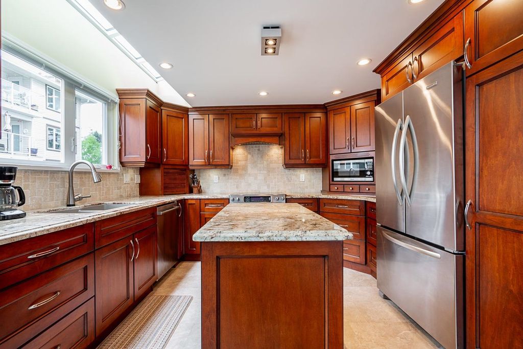listing image 1103702542351445621