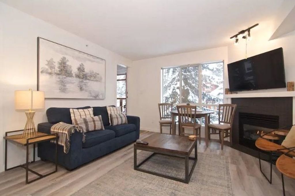 listing image 1100741765080110685