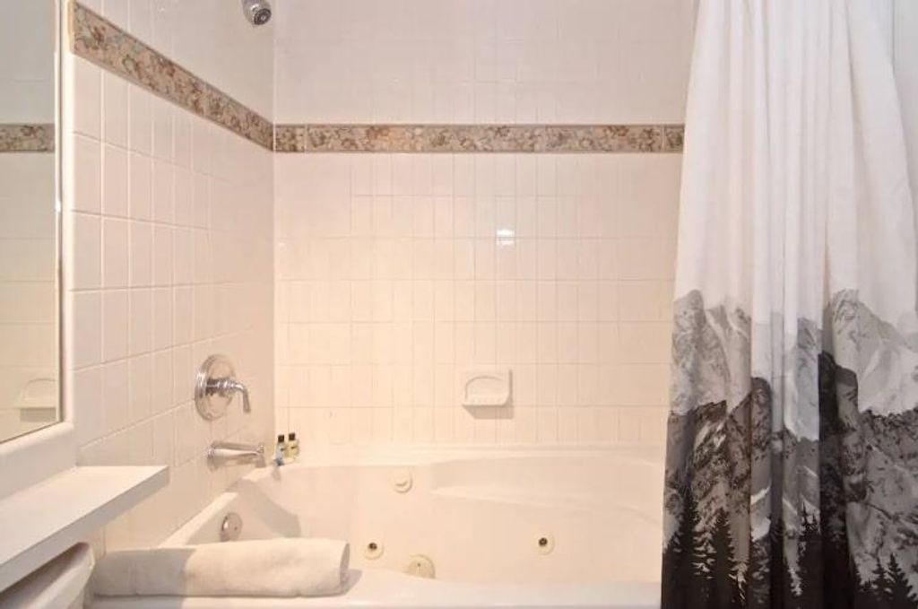 listing image 1104137619781462885
