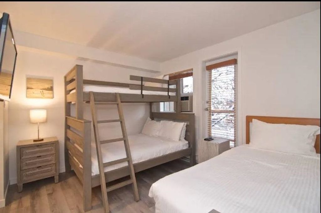 listing image 1105489862854839766