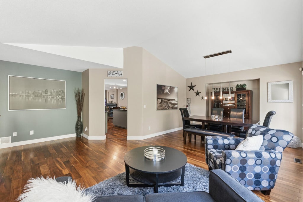 Photo of 11377 Creekside Street, Maple Ridge, BC V2W 2A4 (MLS # R3137022)