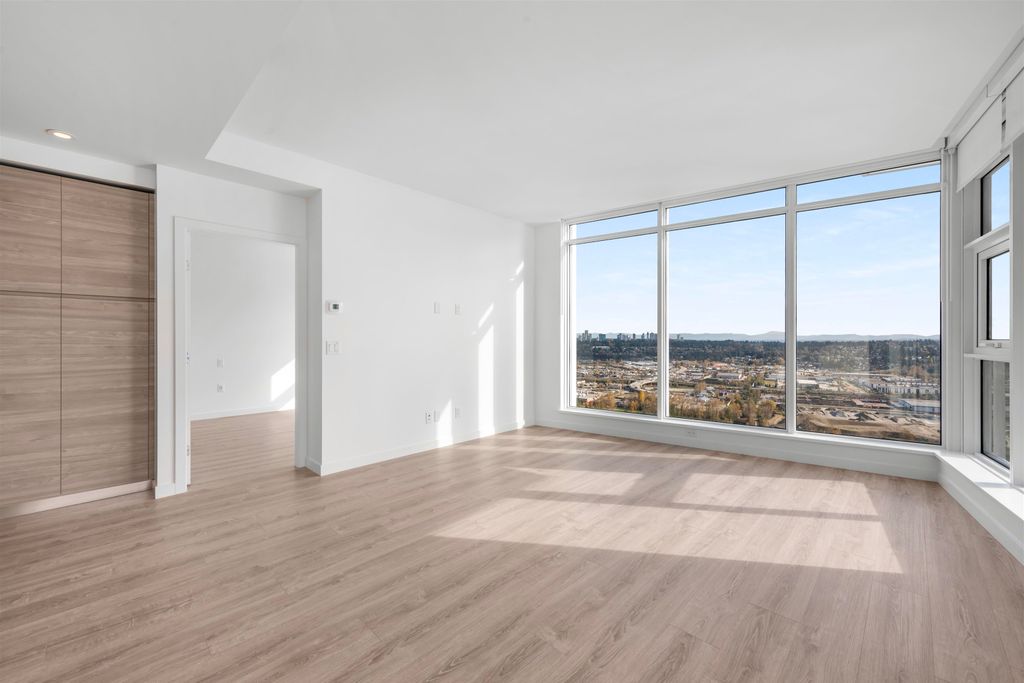 listing image 1103938862201505506