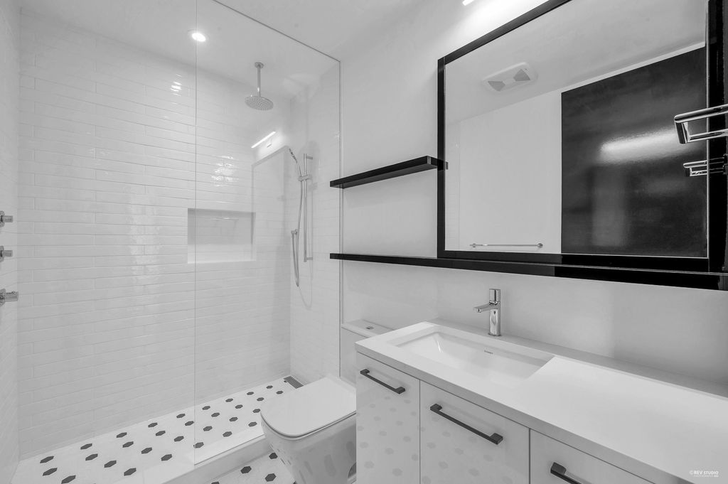listing image 1104379509644949812