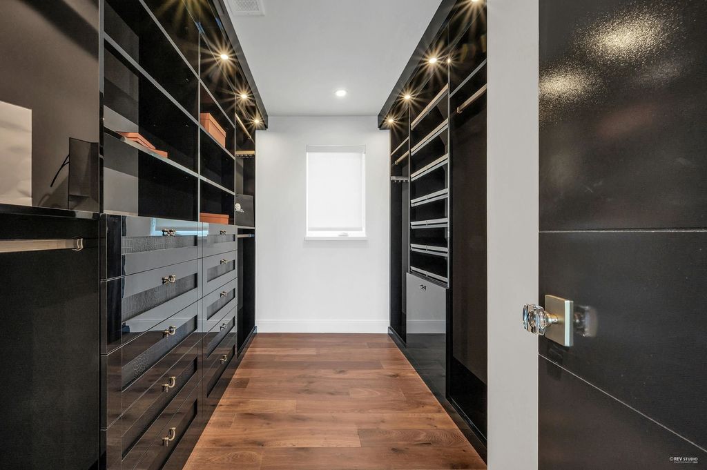listing image 1106391365705403642