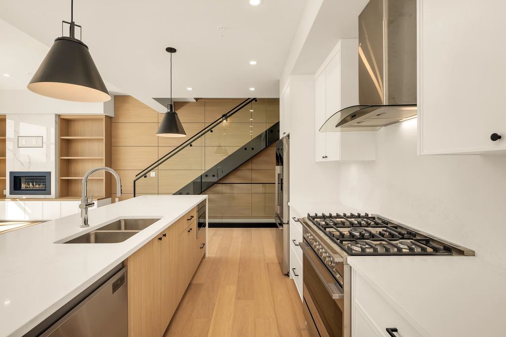 listing image 1107165776677483617