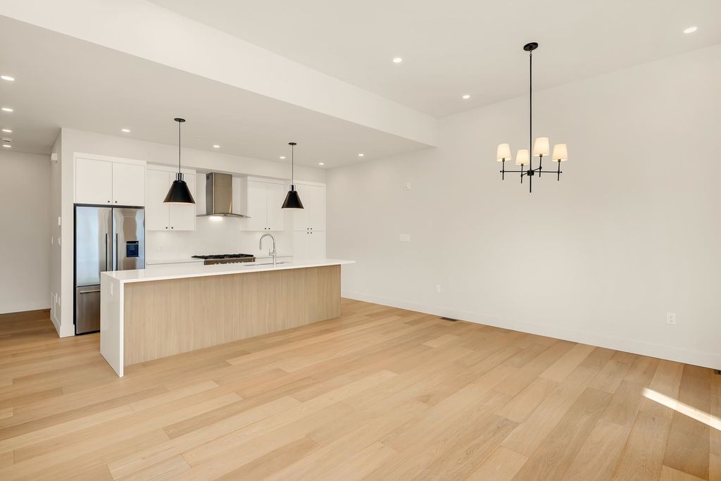 listing image 1101482940931886921