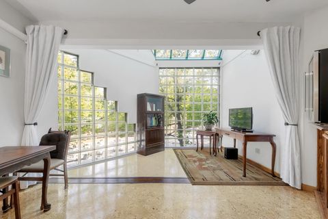 2217 Oak Street Vancouver BC V6H 3W6