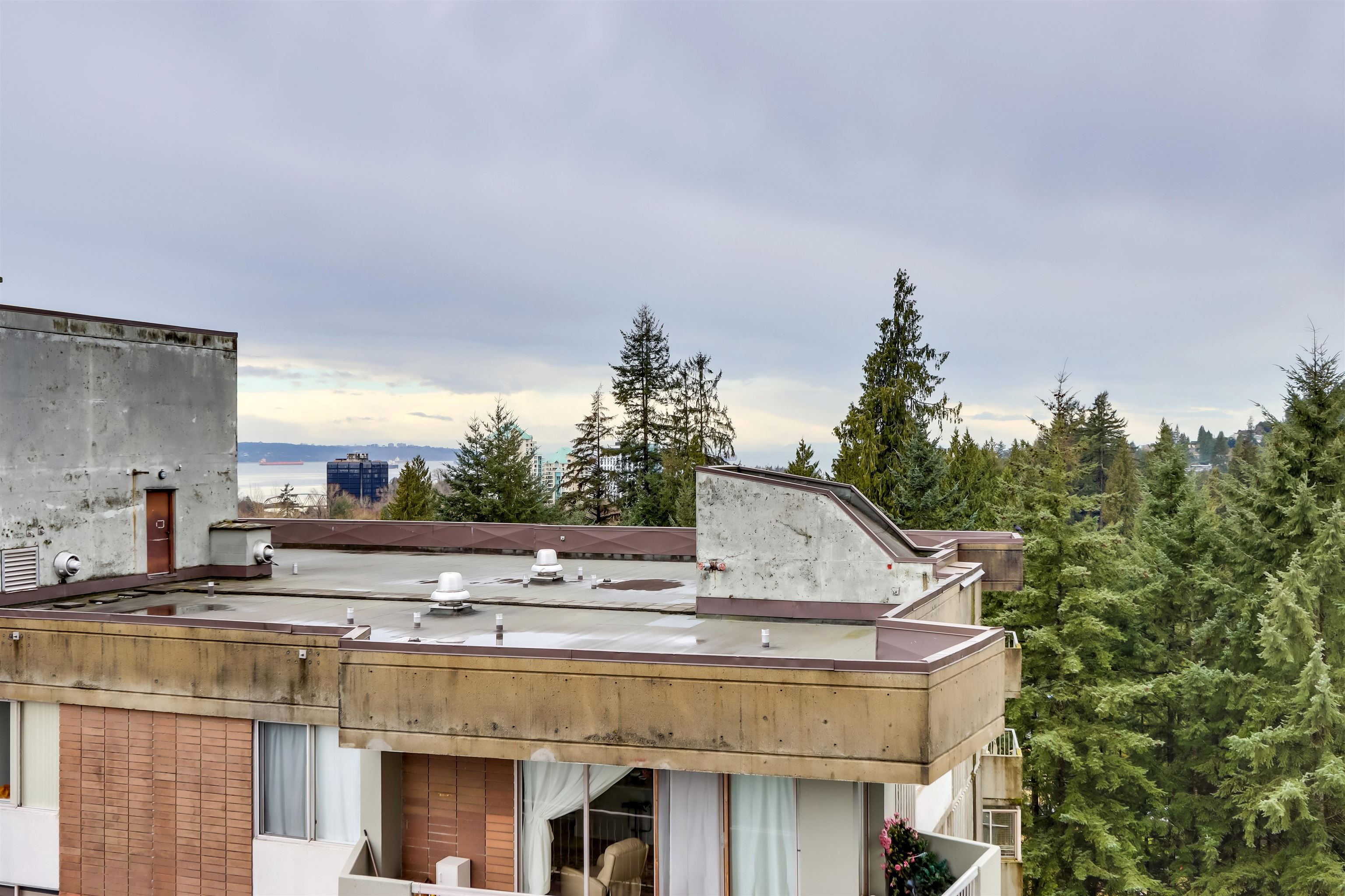 2016 Fullerton Avenue 1411