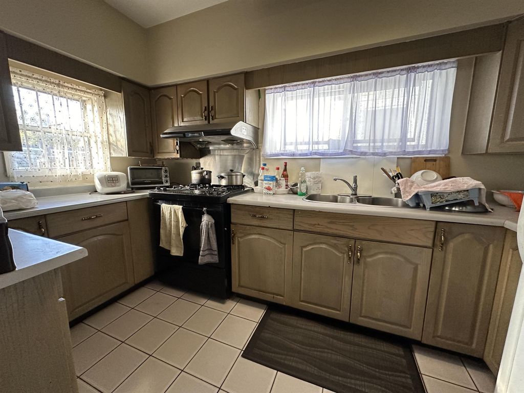 listing image 1101179781850351230