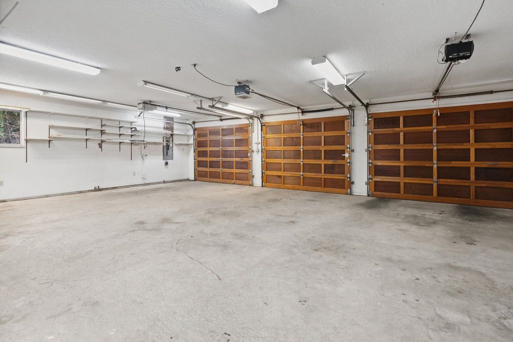 listing image 1101763436145722416