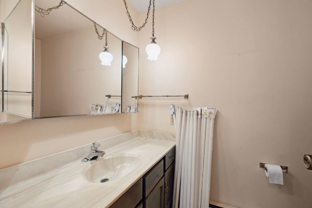 listing image 1108398624274564528