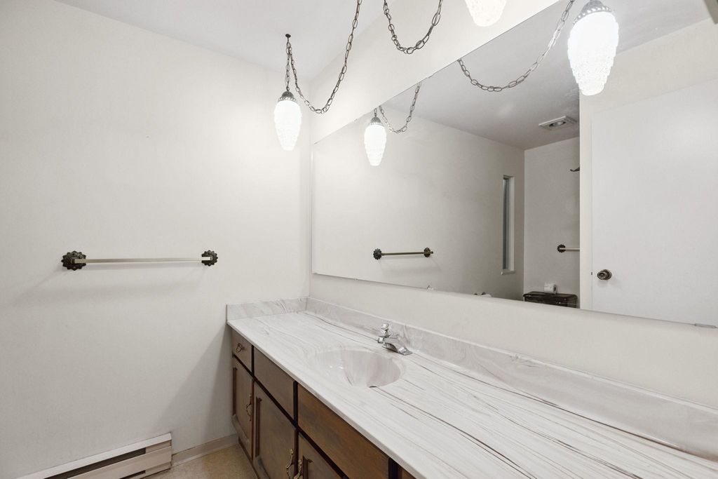 listing image 1109122757237429167