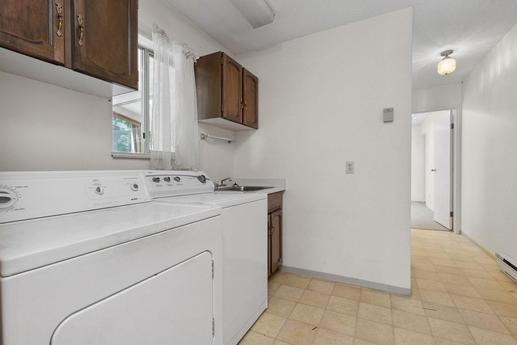 listing image 1104446178263122422