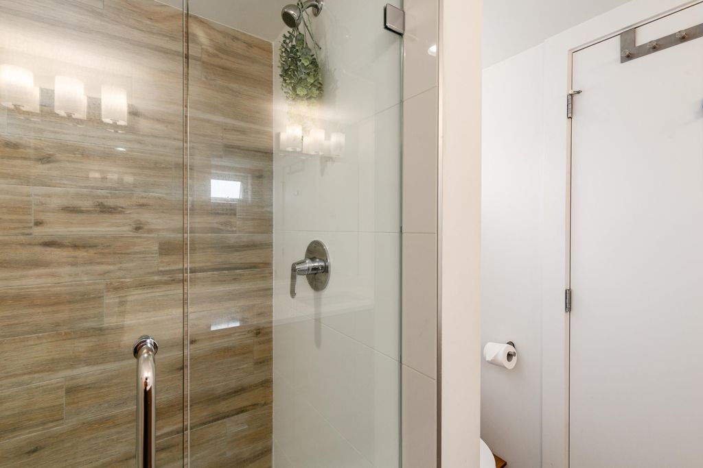 listing image 1100785996598894367