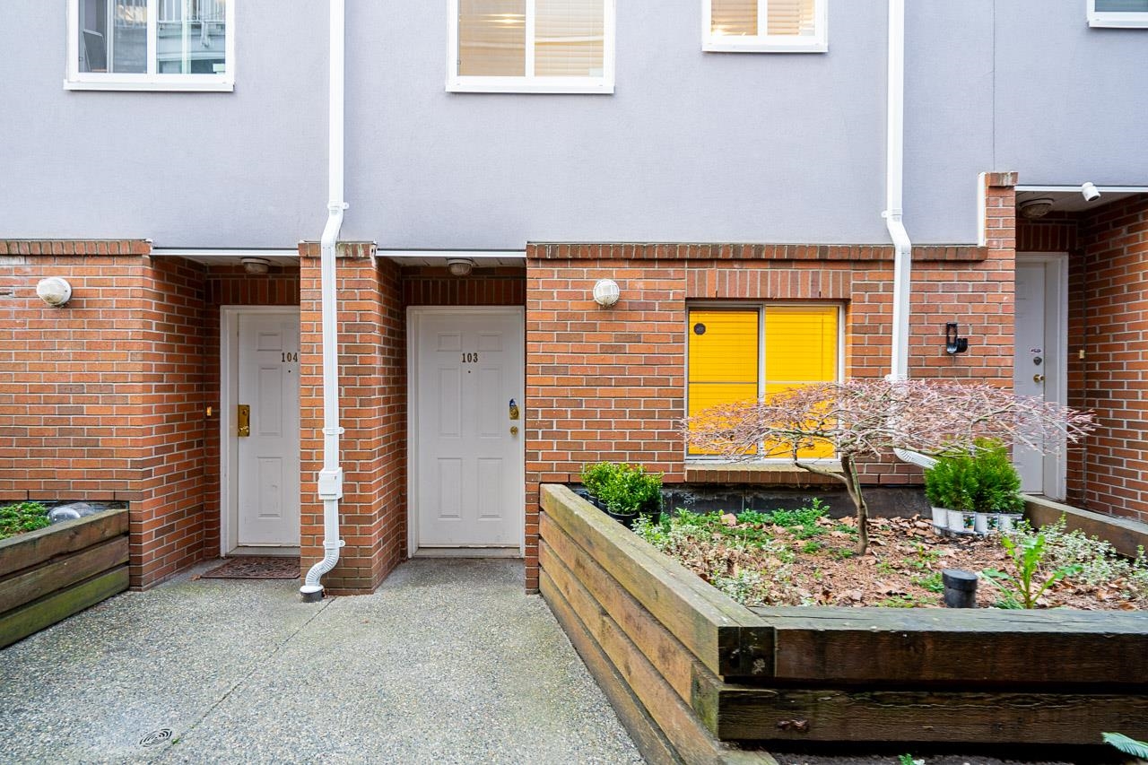 624 Agnes Street 103