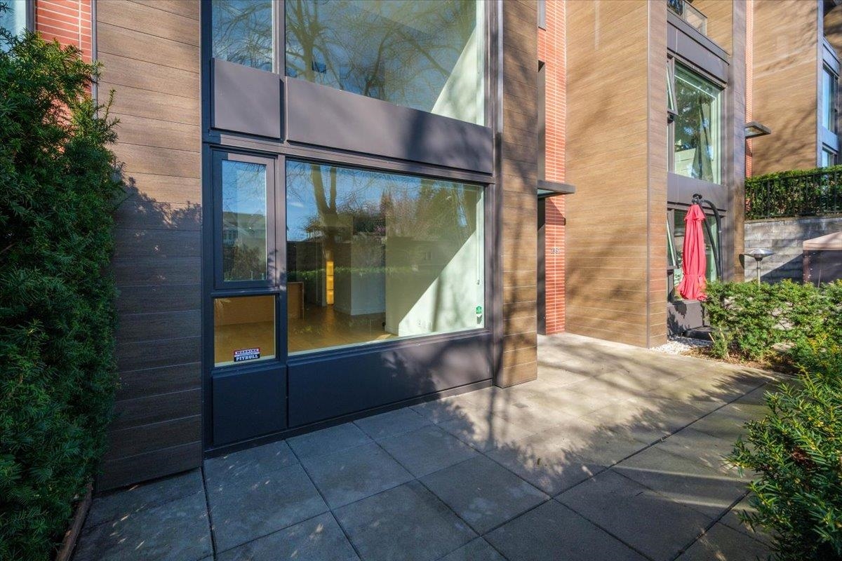1581 W 57th Avenue