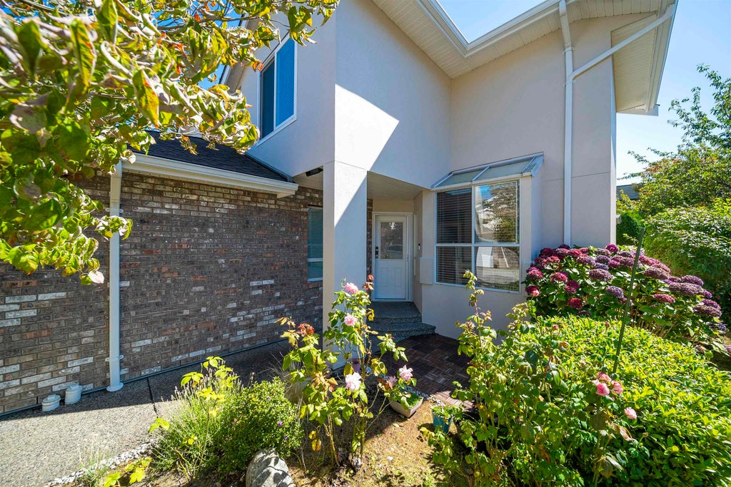 Photo of 15550 26 Avenue #155, Surrey, BC V4P 1C6 (MLS # R3158187)