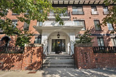 553 Foster Avenue 301 Coquitlam BC V3J 0B5