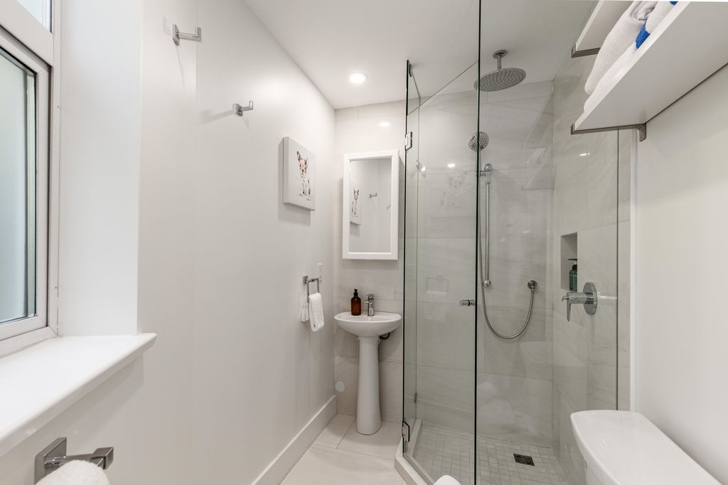 listing image 1106836547355640397