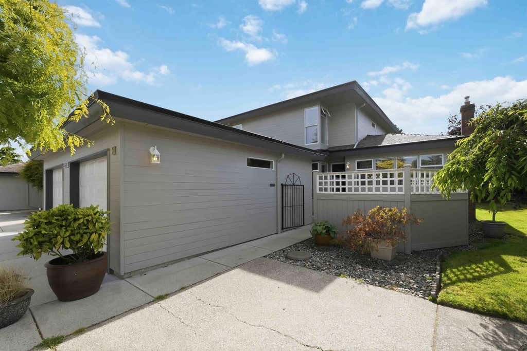 Photo of 14227 18a Avenue #2, Surrey, BC V4A 7N8 (MLS # R3131443)