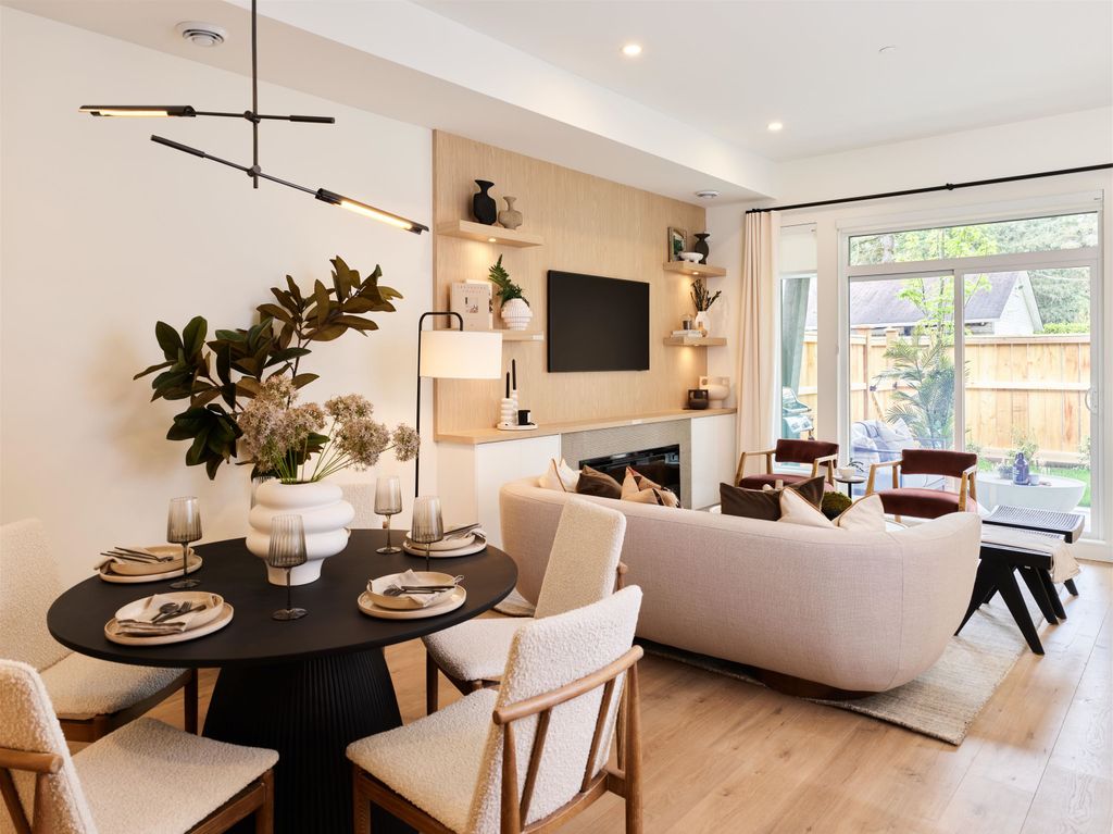 Photo of 23697 Fern Crescent #1, Maple Ridge, BC V4R 0J4 (MLS # R3106125)