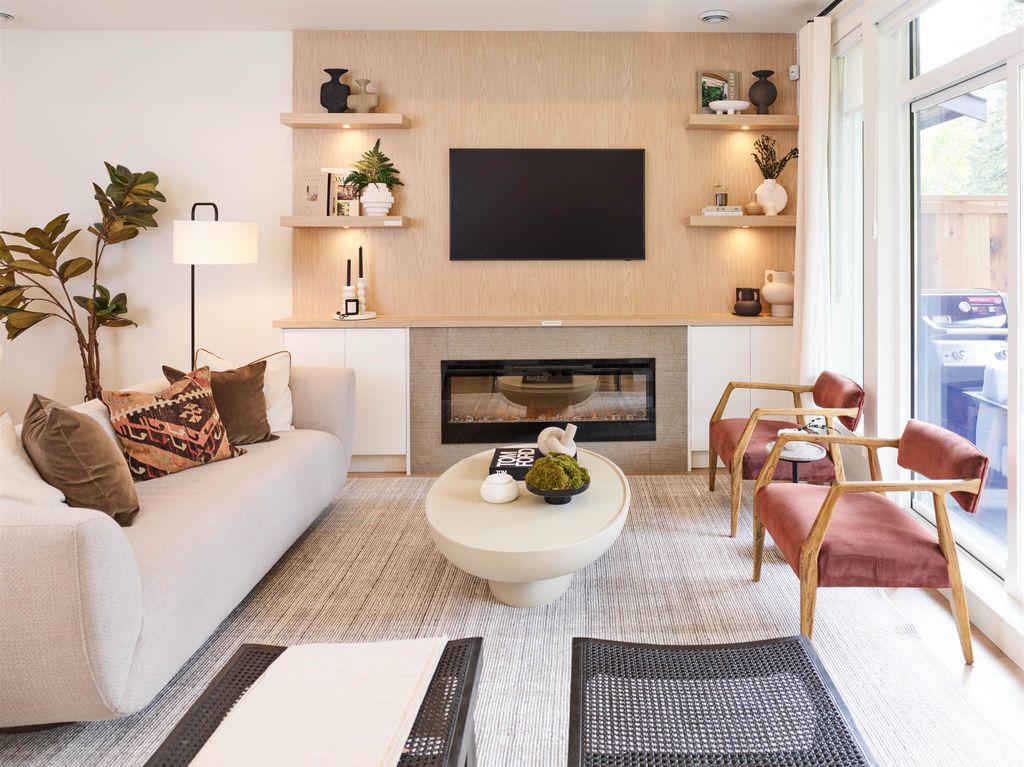 Photo of 23697 Fern Crescent #1, Maple Ridge, BC V4R 0J4 (MLS # R3106125)