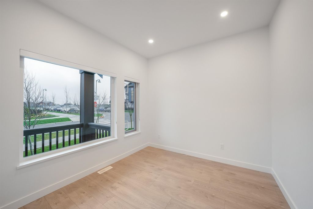 listing image 1105929436714049346