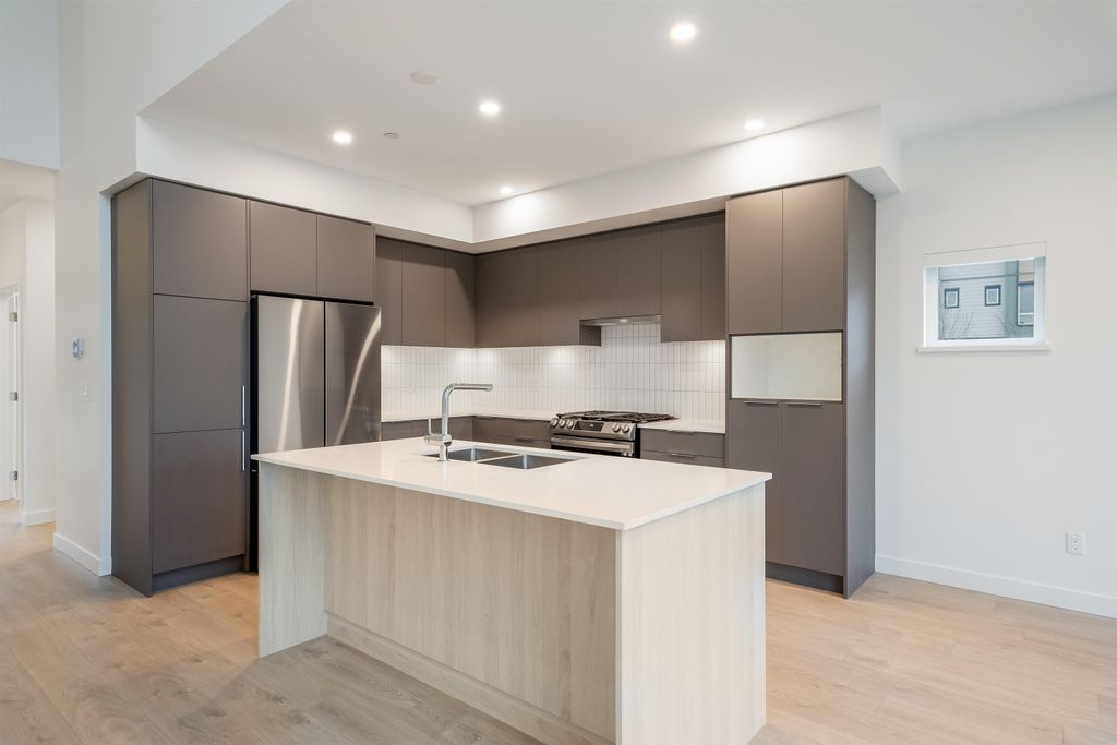 listing image 1109348851162606792