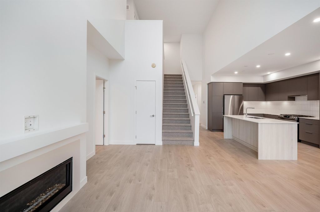 listing image 1109825261879097724