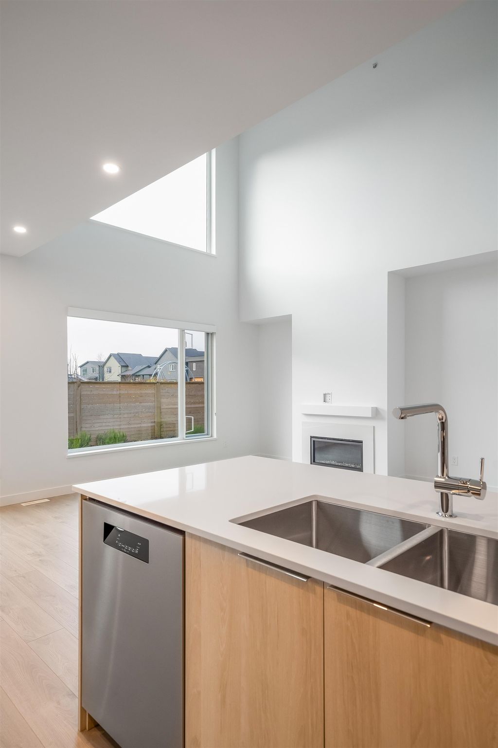 listing image 1108140076386107573