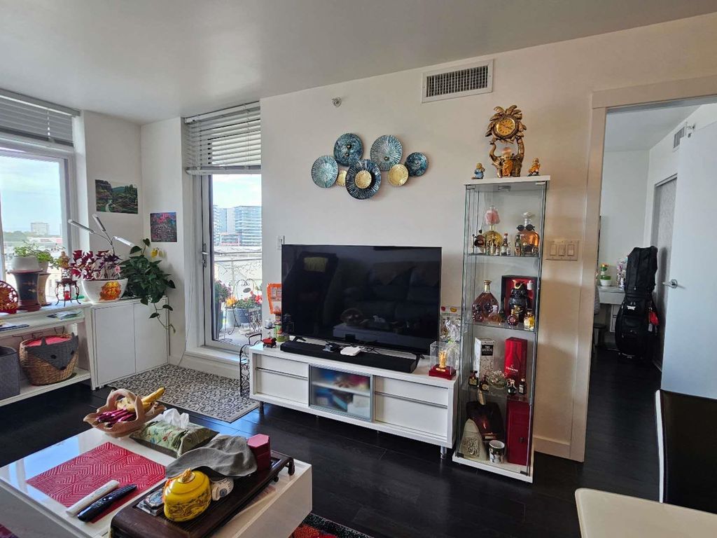 listing image 1106903149789471476