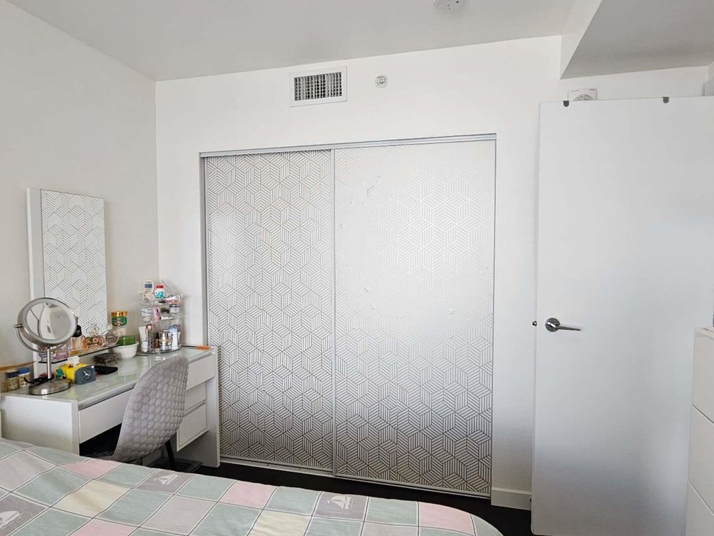 listing image 1104328530810959159